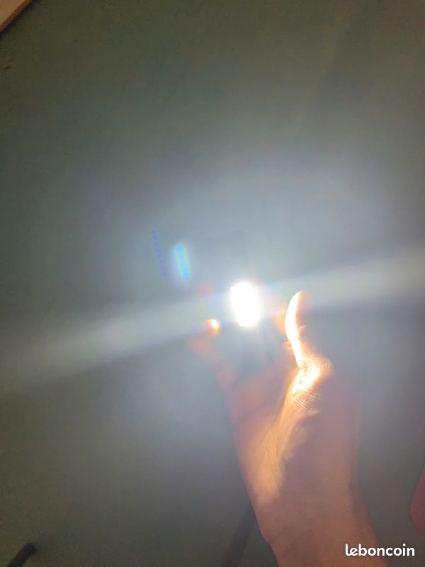 Lampe torche compact en metal (image 6)