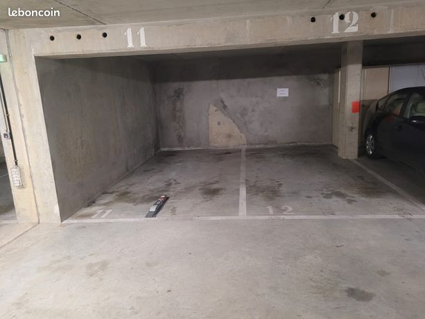 Loue place de parking Montigny le Bretonneux