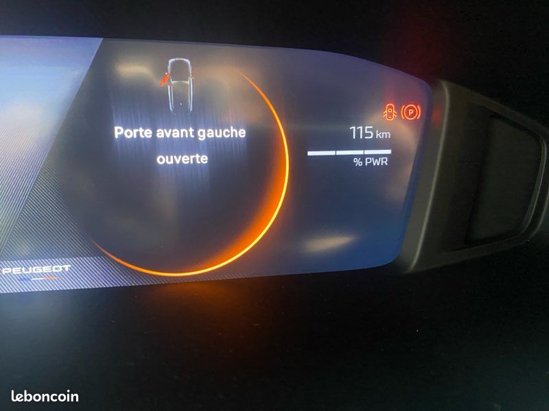 Peugeot 2008 allure hybride 1,2 (image 9)