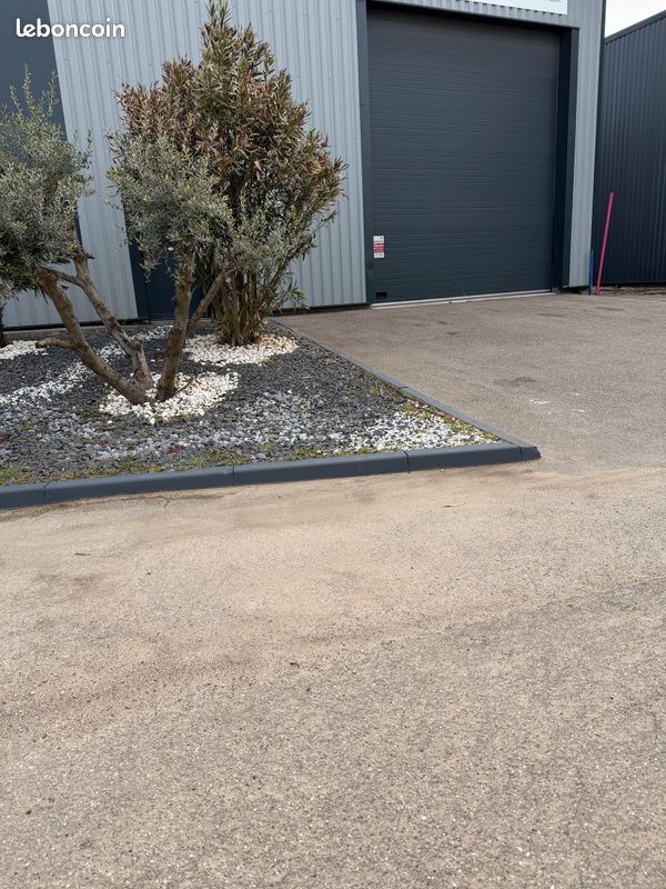 Local commercial 3 pièces 90 m² · à Saint-Priest · 90 m² · 2 050 €/mois