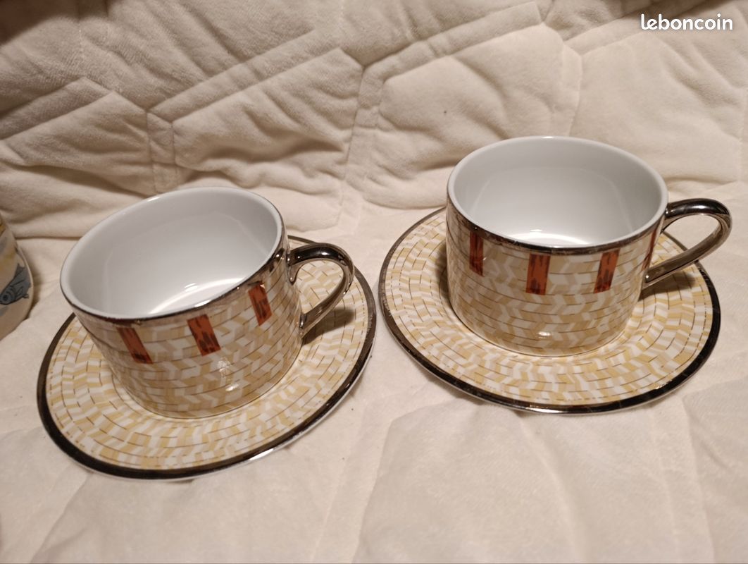 6 TASSES ET soucoupes Geneviève Lethu Victoria 1985 porcelaine de Limoges EUR 90,00 - FR 6 TASSES ET soucoupes Geneviève Lethu Victoria 1985 porcelaine de Limoges EUR 90,00 - FR