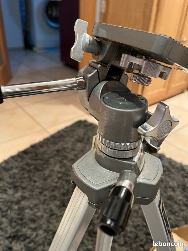 Trépied Vintage Velbon VS-3 à Crémaillère – Hauteur 150 Cm – Occasion