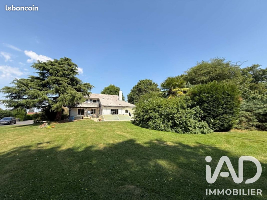 Maison 8 pièces 228 m² · à Estrées-Saint-Denis · 228 m² · 480 000 €