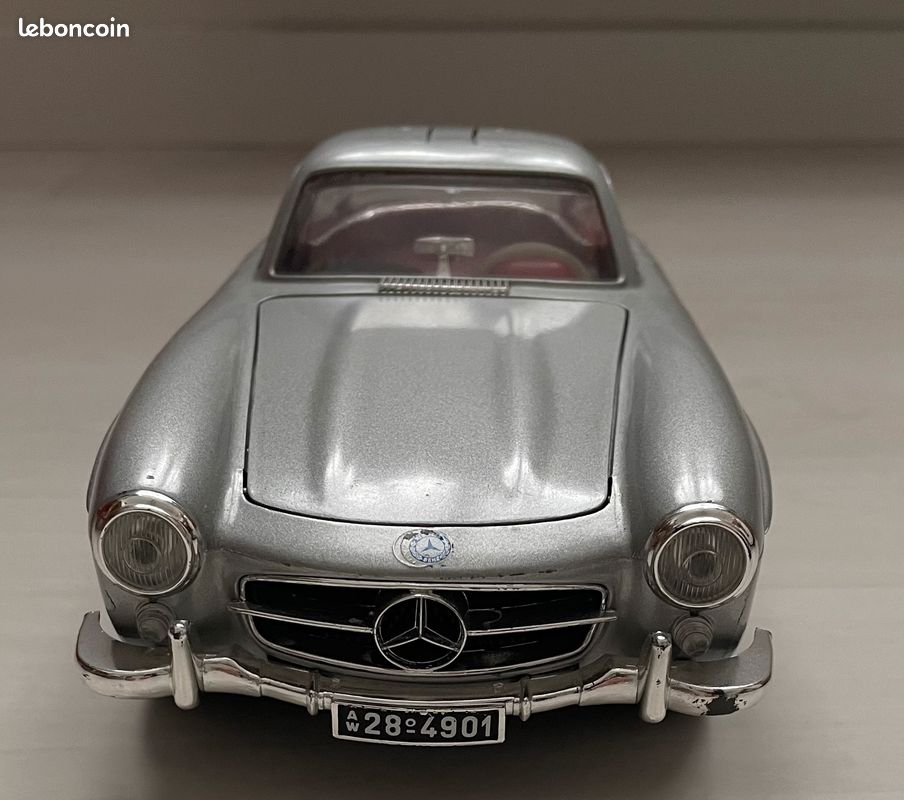 MERCEDES BENZ 300 SL 1954 # 452 gris roues tôle au 1/18 BURAGO voiture miniature