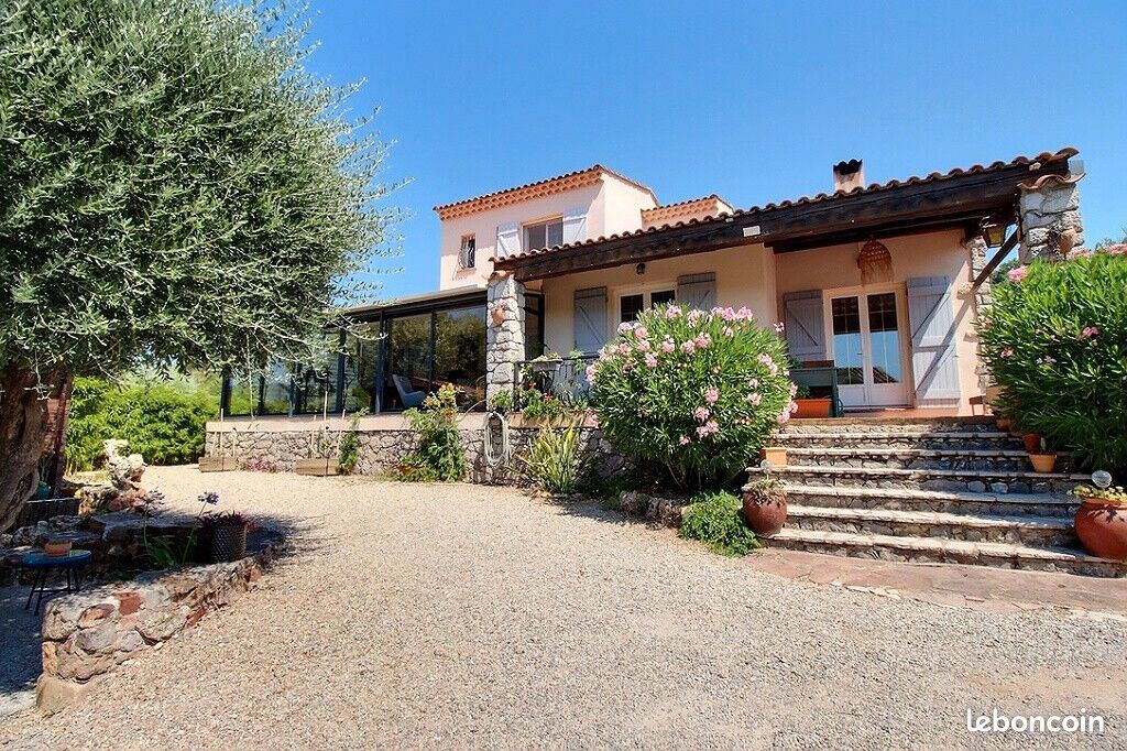 Maison 4 pièces 154 m² · à Bagnols-en-Forêt · 154 m² · 599 000 €