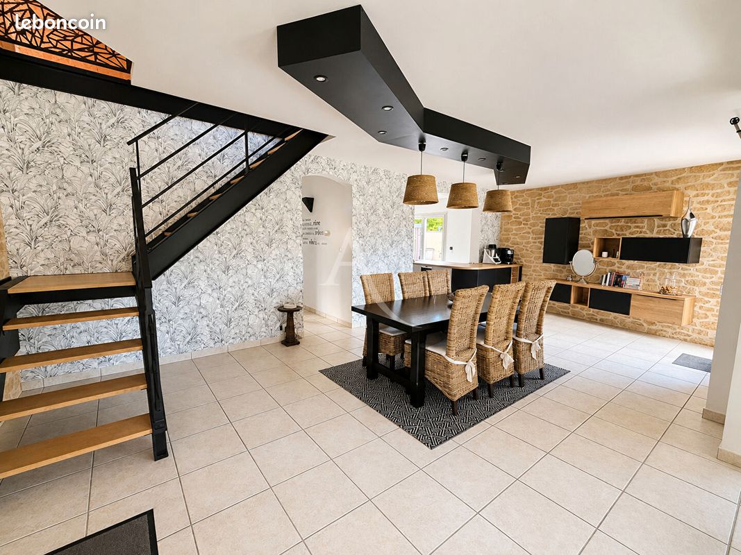 Maison 6 pièces 167 m² · à Vigneux-de-Bretagne · 167 m² · 485 100 €