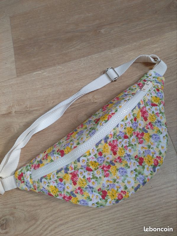 Sac banane fleurie (image 1)