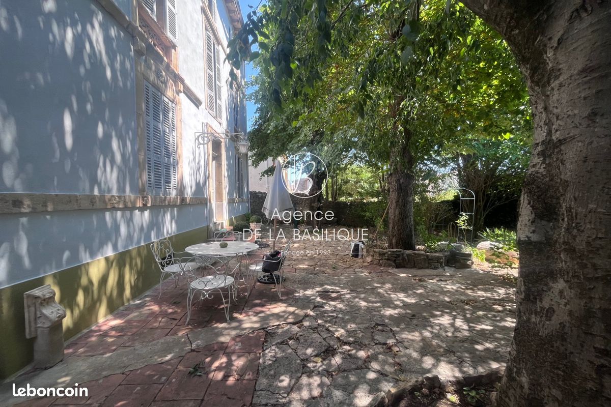 Maison 9 pièces 173 m² · à Saint-Maximin-la-Sainte-Baume · 173 m² · 479 000 €