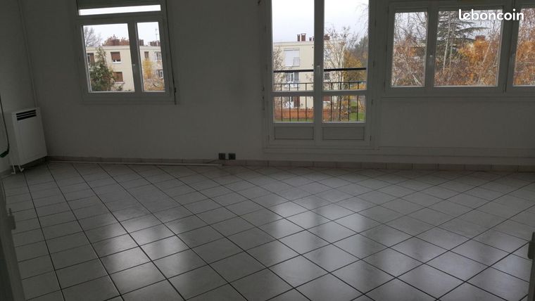 https://img.leboncoin.fr/api/v1/lbcpb1/images/ce/6c/0f/ce6c0fab65e25cf457fdf5dbf7ae55d356ecac49.jpg?rule=ad-image