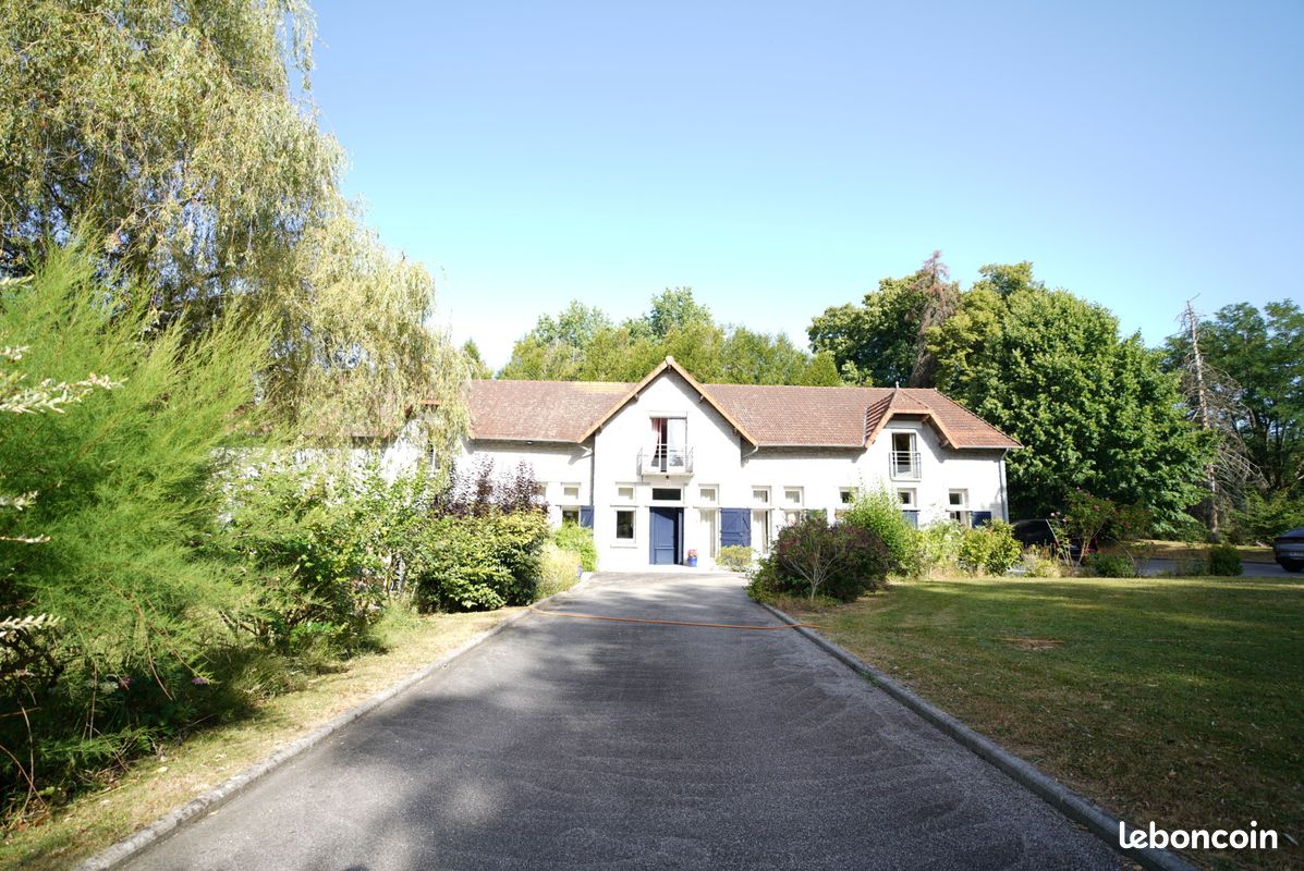 Maison 10 pièces 391 m² · à Feytiat · 391 m² · 742 000 €