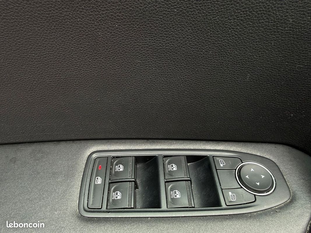 Renault CAPTUR II 1.6 E-TECH HYBRIDE 145CH EVOLUTION (image 12)