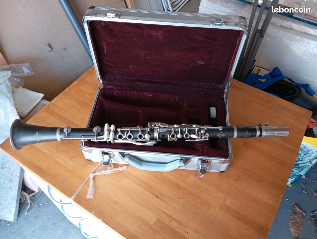 Clarinette d'étude Suzuki (image 1)