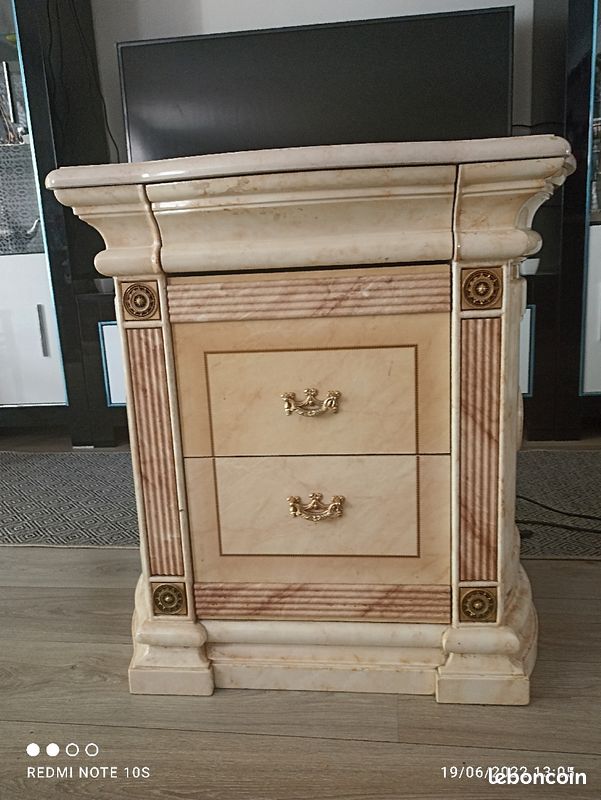 Commode (image 1)