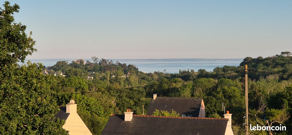 Rare : terrain constructible dans la verdure et face à la mer · à Crozon · 159 000 €