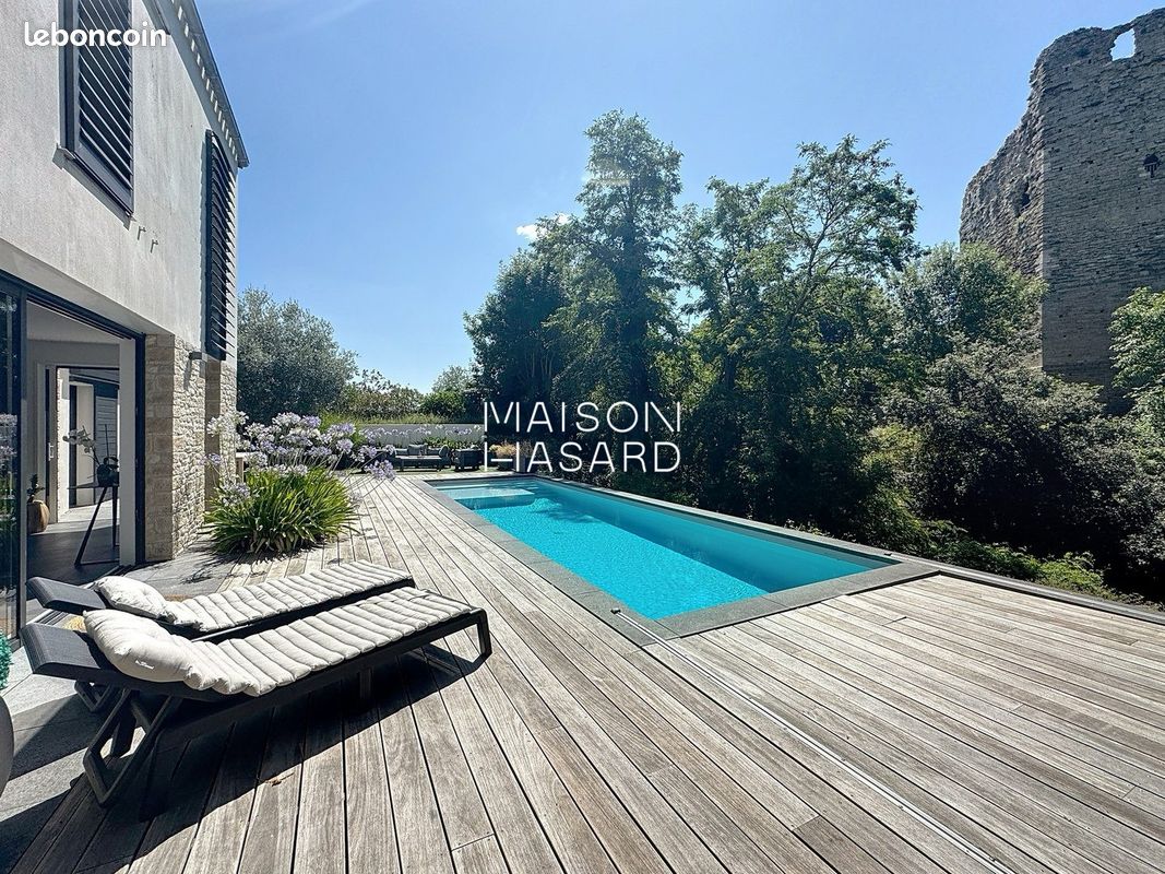 Maison 8 pièces 189 m² · à Talmont-Saint-Hilaire · 189 m² · 1 099 000 €