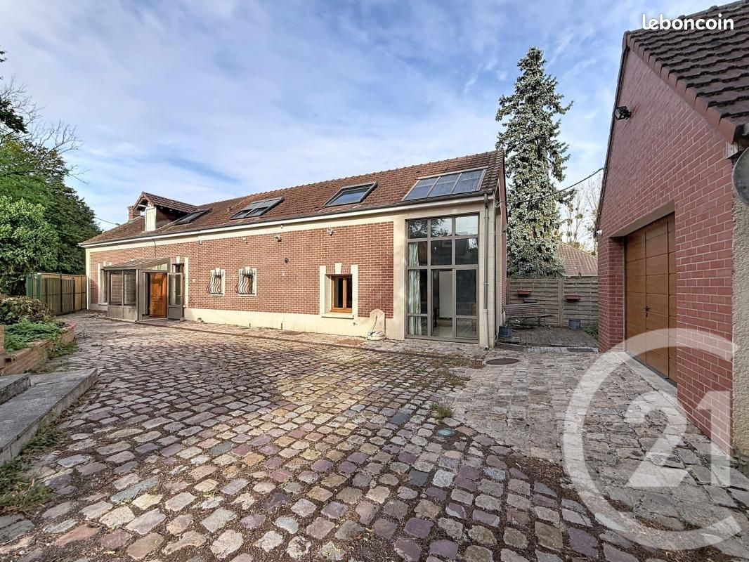 Maison 8 pièces 147 m² · à Brétigny · 147 m² · 181 600 €