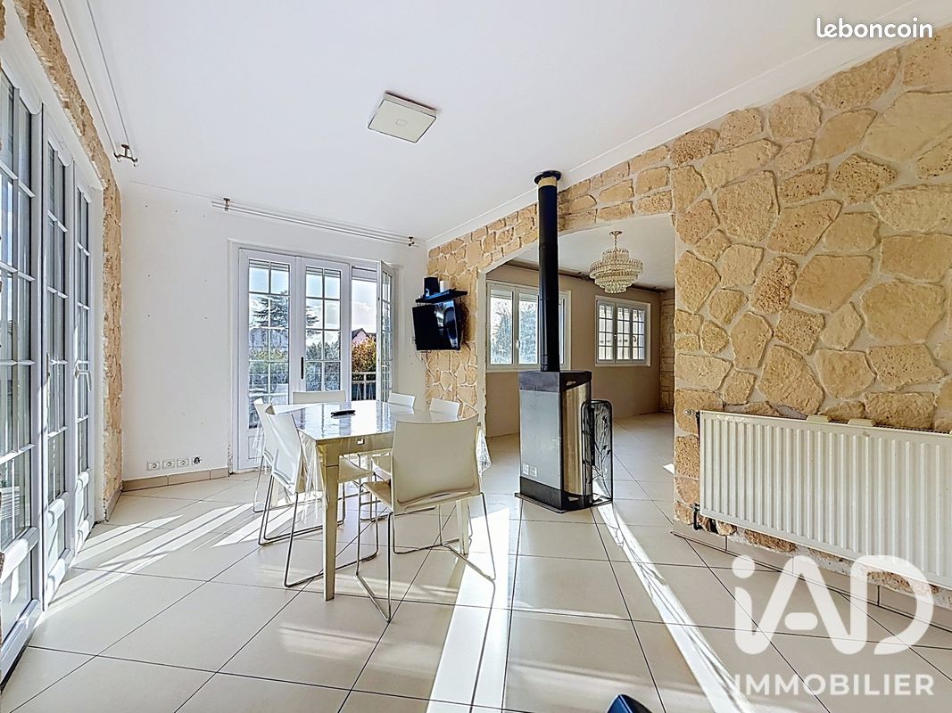Maison 6 pièces 113 m² · à Chanteloup-les-Vignes · 113 m² · 349 000 €
