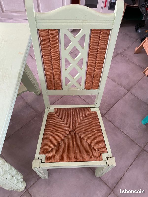 Table et chaise (image 1)
