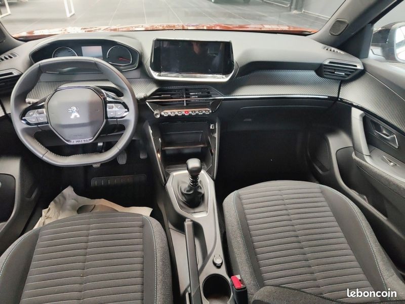 Peugeot 2008 1.2 PureTech 100ch S&S Style (image 8)