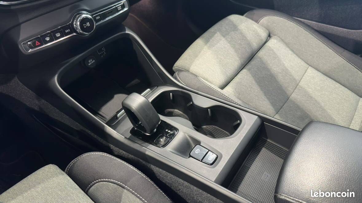 VOLVO XC40 T4 Recharge 129+82 ch DCT7 Start (image 18)