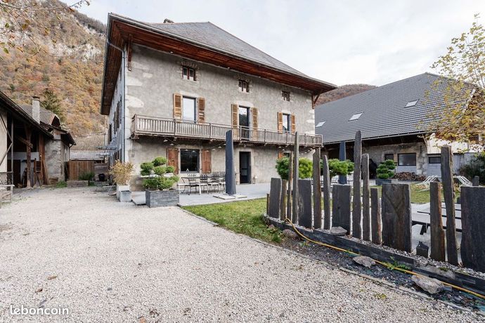 Maison 10 pièces 387 m²