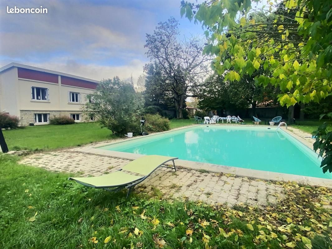 Maison 7 pièces 202 m² · à Magné · 202 m² · 299 995 €