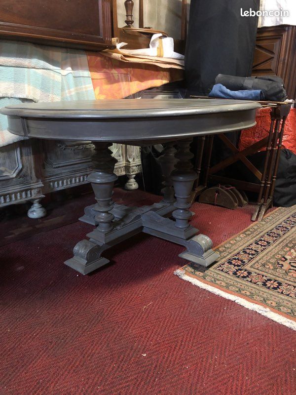 Table ronde 118 x107 plus 3 rallonges de 0.43 chacune (image 3)