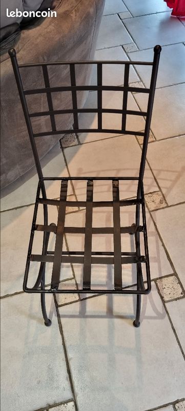 Table de salon et chaises (image 3)