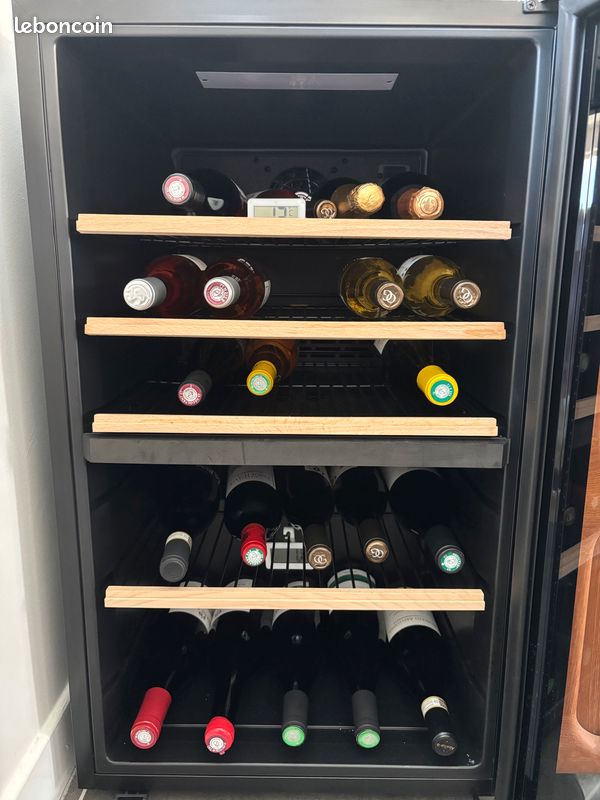 Cave à vin Climadiff 56 bouteilles – défaut 2 zones, refroidit – à venir chercher (image 1)
