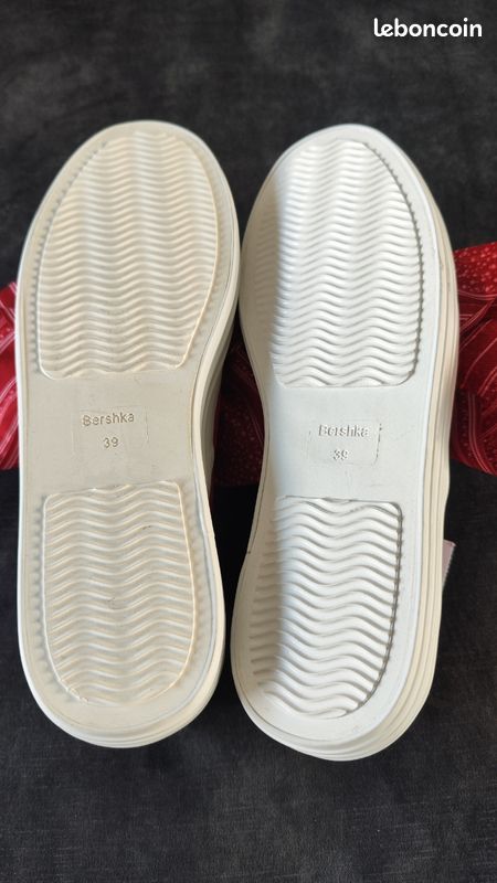 Basket femme neuves taille 39 Bershka rouge Chaussures