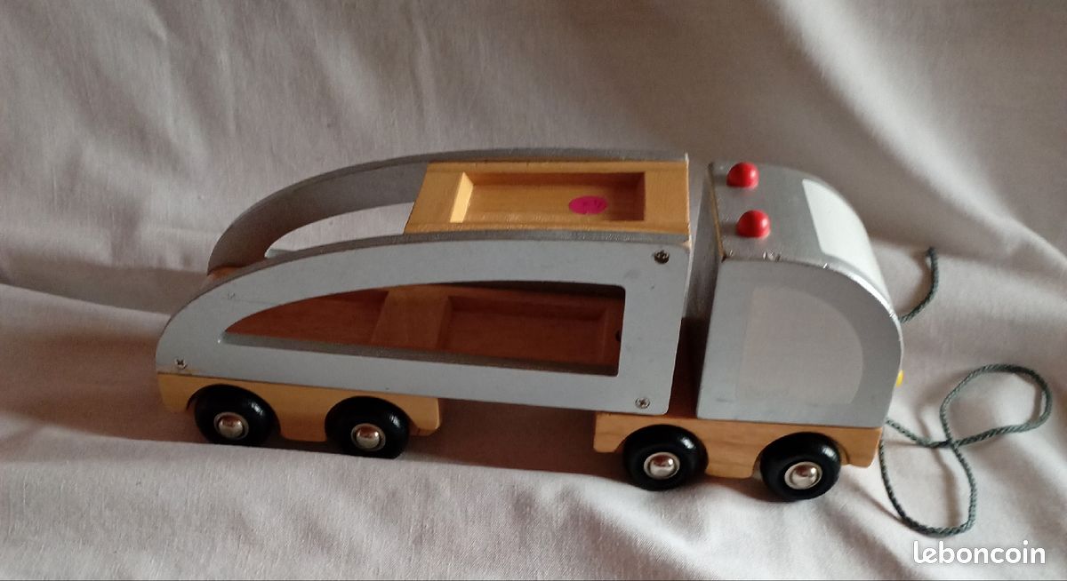 Camion en bois (image 1)