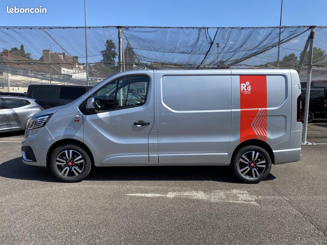 Renault trucks trafic fourgon l1h1 3t blue dci 150 bva9 gsr2 exclusive avec attelage (image 2)