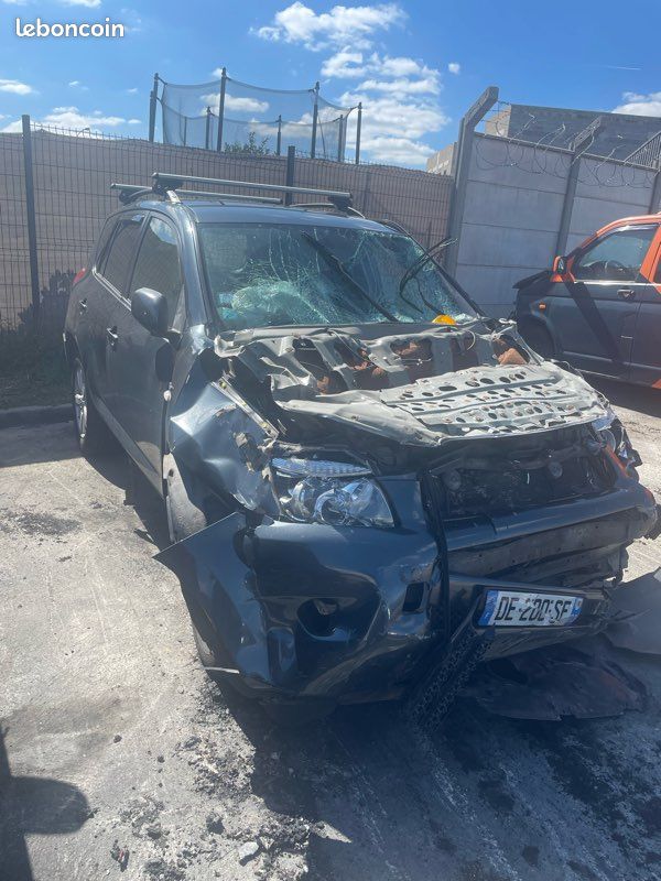 Vend Toyota rav 4 2.2 D4D 136 de 2006 pour pièce (image 1)