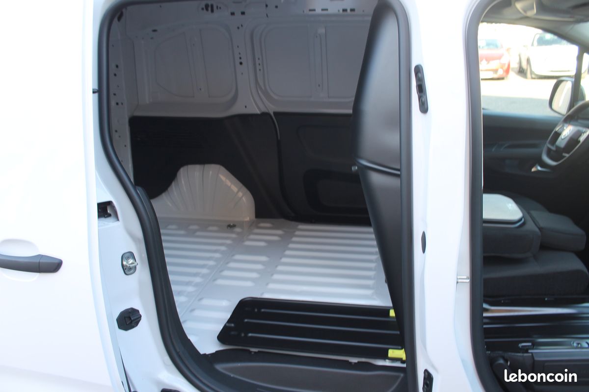 Citroën Berlingo III (2) Van Taille M 650KG Blue-HDI 130 S&S EAT8 , Caméra de recul, Android auto, Cabine extenso 5 Kilomètres 19 150 Hors taxes (image 9)