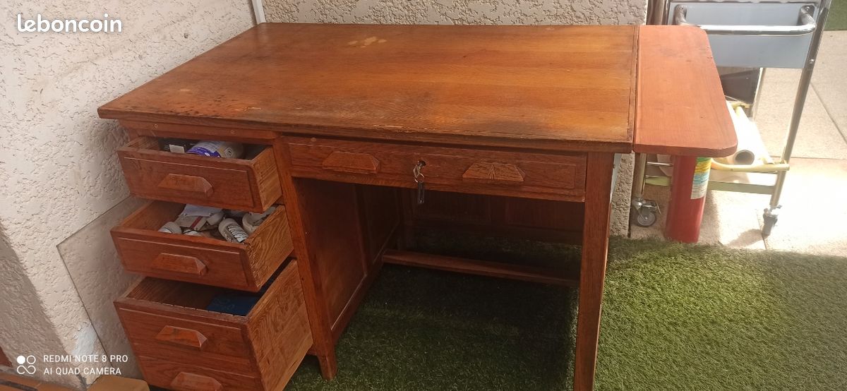Bureau (image 1)