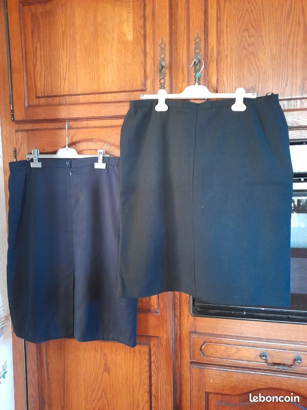 À vendre jupe F,à l'unité T 50,bleu marine foncé et noir (image 2)