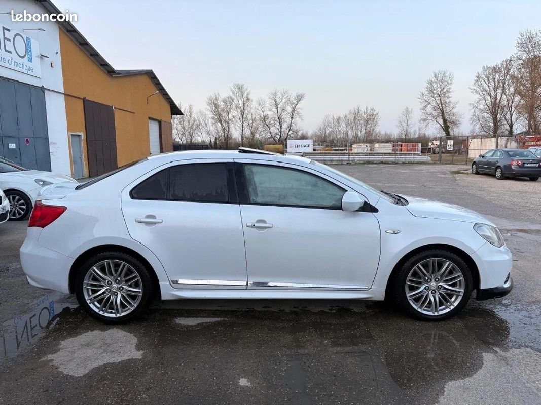 Suzuki Kizashi 2.4 VVT 180 SPORT 4WD CVT (image 7)