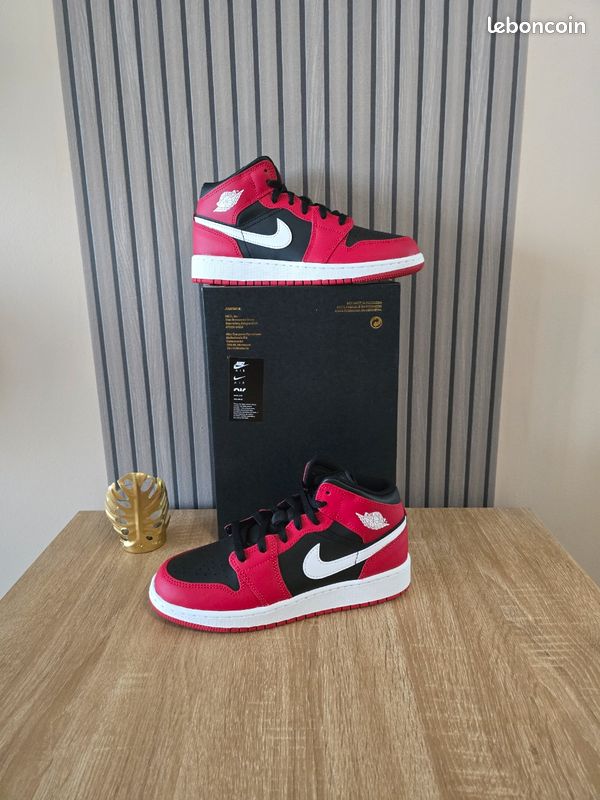 Nike Air Jordan mid taille 38 Chaussures