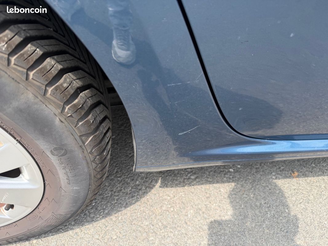 CITROEN C4 PICASSO 1.2 / 130cv / Intensive / SUIVI COMPLET / TOUT A JOUR (image 25)