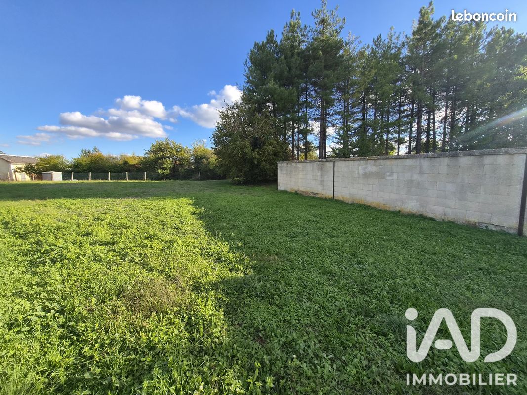Terrain 2221 m² · à Beauvoir-sur-Niort · 2 221 m² · 22 000 €