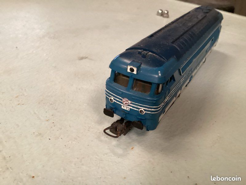 FOBBI Locomotive diesel BB 67007 SNCF éclairée repeinte en bleu brillant JOUEF