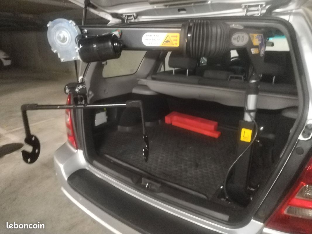 Grue électrique de coffre pour fauteuil roulant - Équipement auto