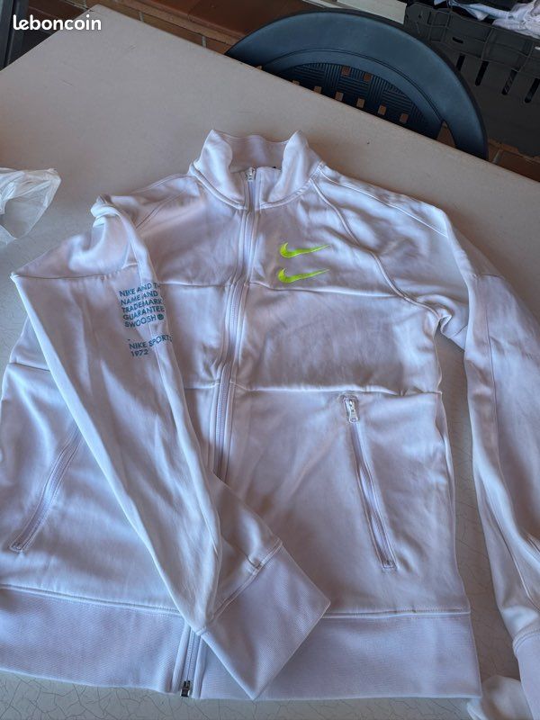 Ensemble Nike (veste + pantalon) (image 1)