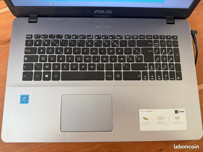 Asus vivobook17 (image 3)
