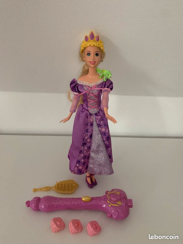 Princesse Disney - Raiponce et son caméléon changent de couleur à la lumière (image 1)