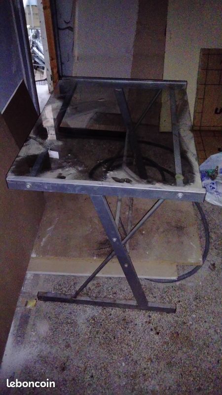 Table dessus verre (image 1)