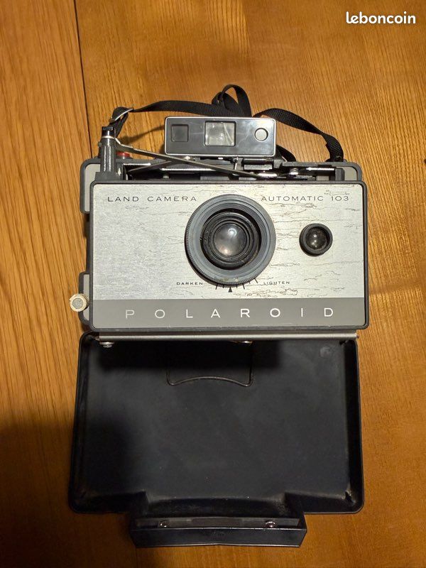 Appareil photo vintage Polaroid automatique 250 Land avec étui, sangle et batter