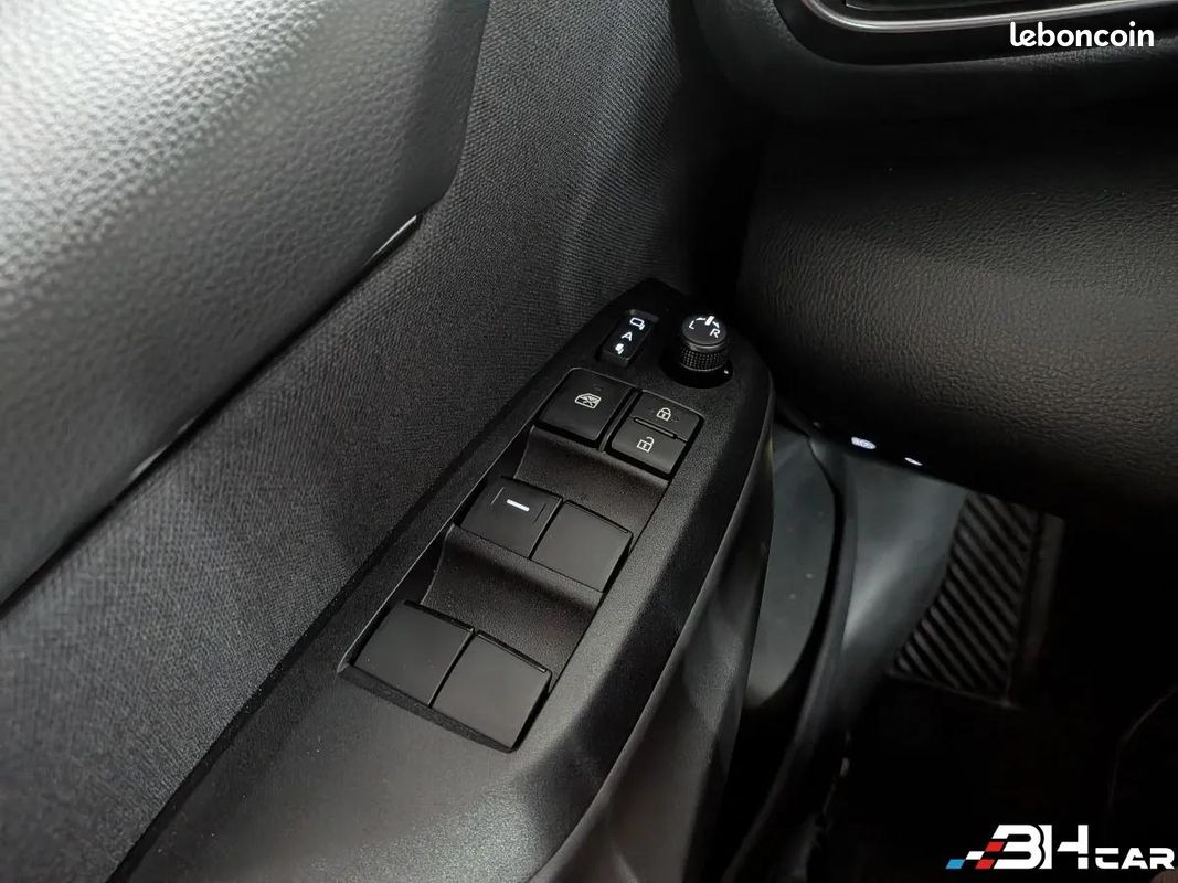 Toyota Yaris 1.5 130H 90 HYBRID FULL-HYBRID 0.8KWH GR-SPORT BVA (image 19)