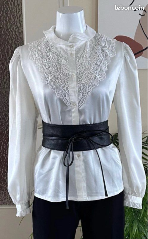 Chemise blouse romantique Lapland - Blanc cassé / Ivoire - Broderie dentelle perlée sequins S/M Satinée Comme neuve (image 2)