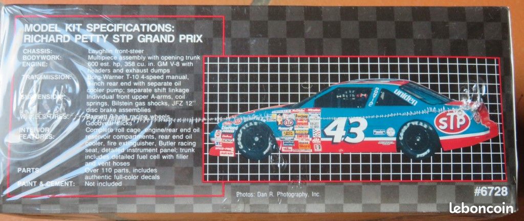 FIGURINE 1/18 RICHARD PETTY NASCAR A COLLER A